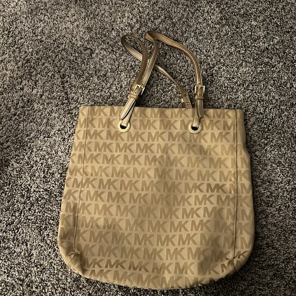Michael Kors purses in great condition! - Picture 10 of 10